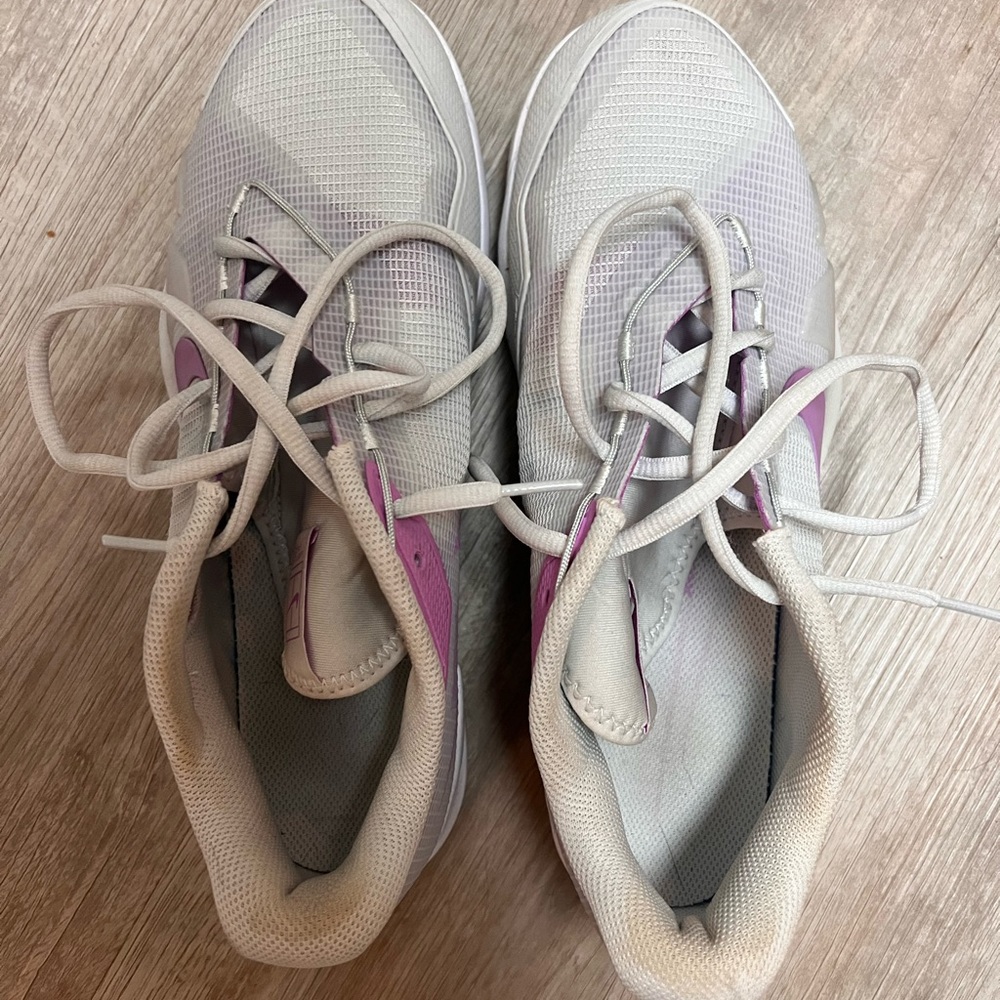 Lightly used Nike Vapor Pro tennis shoes size 10